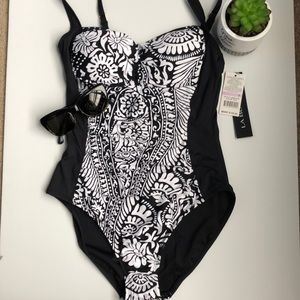 NWT La Blanca Swimsuit